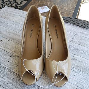 Expressions Peep-toe Pump